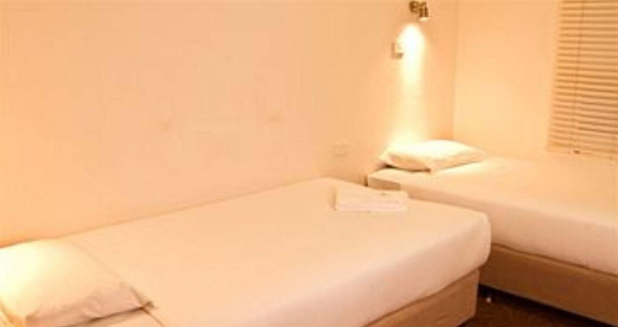Cbd Hotel Ньюкасл Экстерьер фото